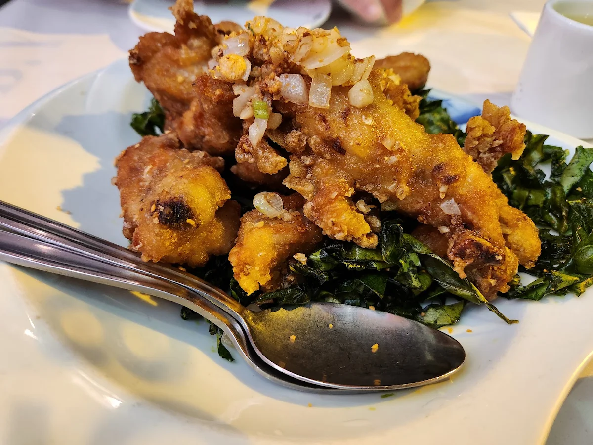 Deep Fried Pork Spare Ribs with Salty Egg Yolk 黄金肉排